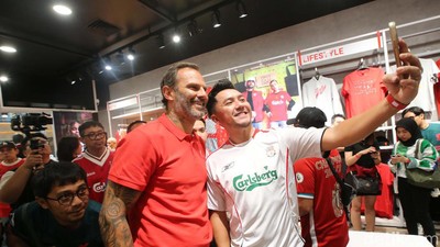 Berburu Tanda Tangan dan Foto Bersama Legenda Liverpool Patrik Berger