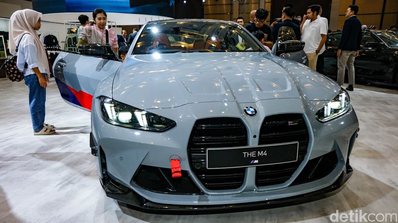 BMW merilis mobil seri-M dan seri 2 di GIIAS 2024. Keduanya adalah BMW M4 Competition Coupè M xDrive dan BMW 218i Gran Coupè M Sport.