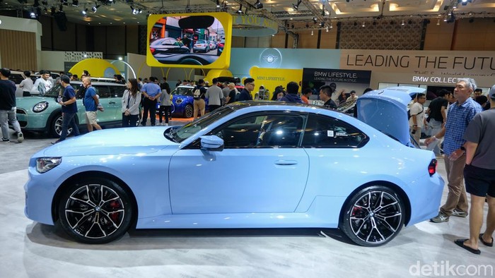 BMW merilis mobil seri-M dan seri 2 di GIIAS 2024. Keduanya adalah BMW M4 Competition Coupè M xDrive dan BMW 218i Gran Coupè M Sport.