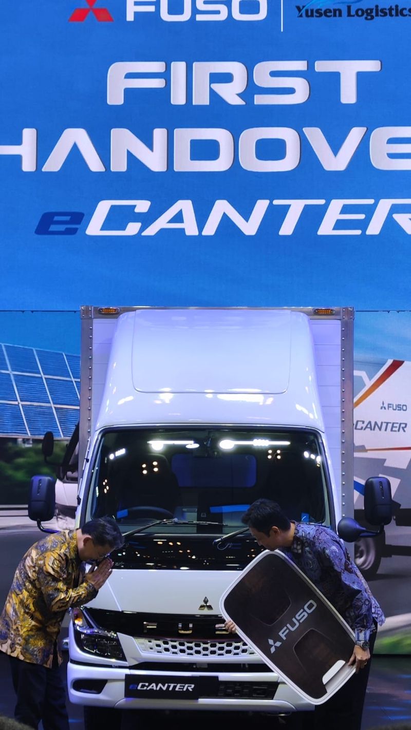 Fuso eCanter listrik resmi dijual di Indonesia.