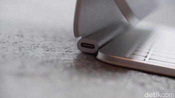 Masih terdapat port USB-C untuk pengisian dayanya. Foto: Adi Fida Rahman/detikINET
