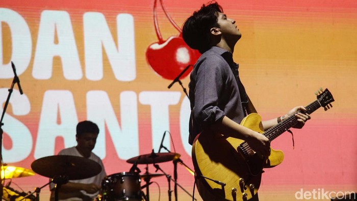 Jordan Susanto tampil dalam gelaran musik We The Fest 2024. Musisi jazz itu tampil memukau.