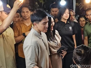 Romantis! Kaesang-Erina Malming di Ngarsopuro Solo