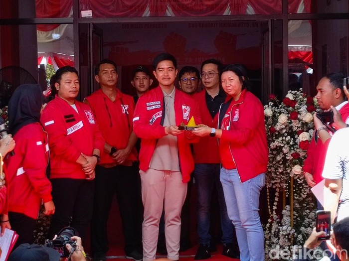 Ketum PSI Kaesang Pangarep menghadiri peresmian kantor DPW PSI Kota Semarang, Sabtu (20/7/2024).