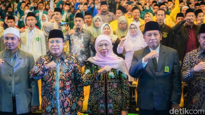 khofifah indar parawansa  Silaturahmi Akbar Sarjana dan Magister Lulusan PTKI/Ma’had Aly penerima beasiswa Pemprov Jatim Tahun 2019-2022