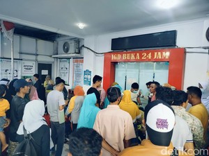 Pikap Oleng-Tabrak Pagar di Woja Dompu: 2 Orang Tewas, 10 Kritis