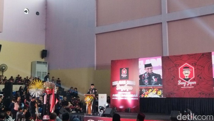 Mantan Gubernur DKI Jakarta, Anies Baswedan menghadiri acara Milad ke-7 organisasi masyarakat (Ormas) Bang Japar. (Kurniawan F/detikcdom)