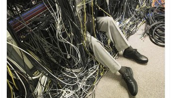 Divisi IT di banyak perusahaan pun jadi sibuk mencoba memperbaiki. Foto: Twitter