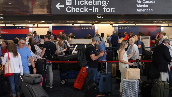 Passengers wait at Milwaukee Mitchell International Airport, after airlines grounded flights due to a worldwide tech outage caused by an update to CrowdStrikes Falcon Sensor software which crashed Microsoft Windows systems, in Milwaukee, Wisconsin, U.S., July 19, 2024. REUTERS/Andrew Kelly