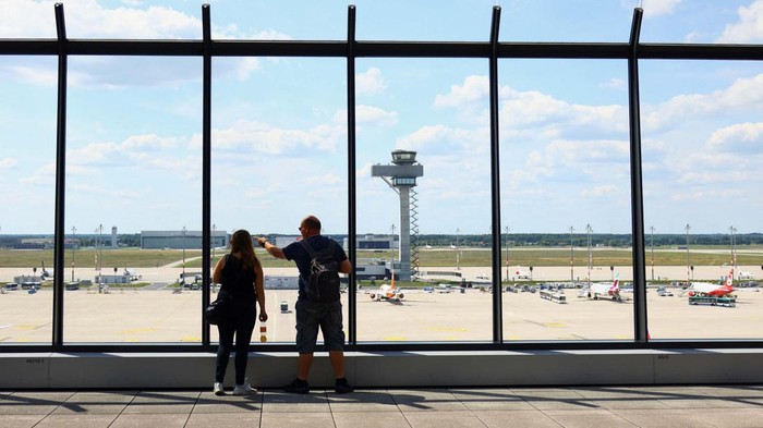 A lonely ground personel member walks on the tarmac of Berlin’s airport BER, as planes are parked following a global IT outage, in Berlin, Germany, July, 19, 2024. REUTERS/Nadja Wohlleben     TPX IMAGES OF THE DAY