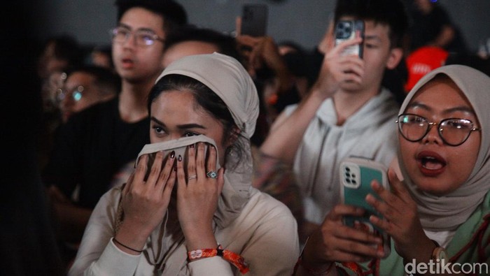 We The Fest berhasil menghadirkan Konser Selamat Ulang Tahun Nadin Amizah lagi. Beberapa tahun lalu Nadin bilang konser itu tak akan terulang lagi, tapi berbeda untuk We The Fest, Jumat (19/7/2024).