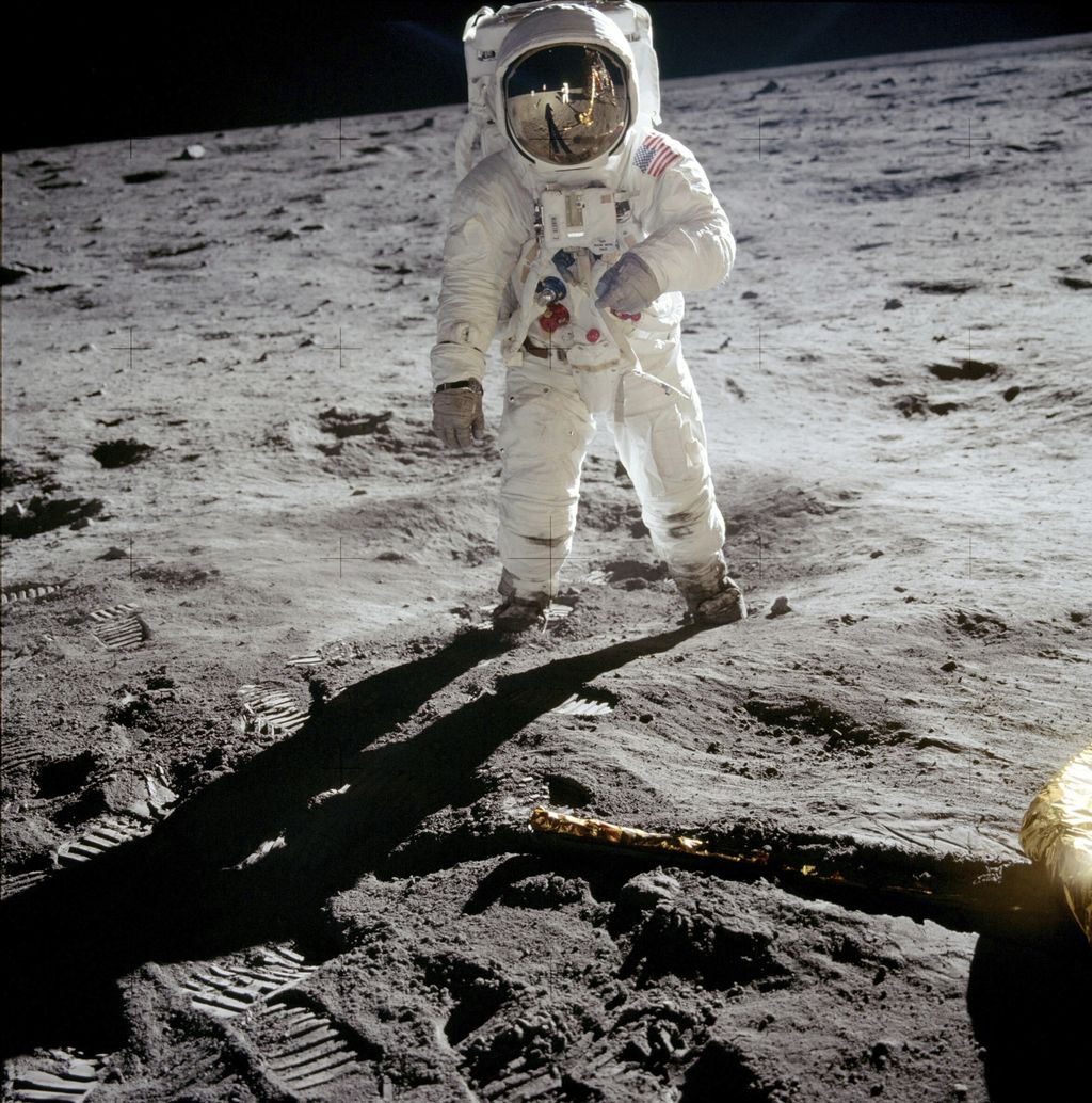 Pada 20 Juli tahun 1969 atau tepat 55 tahun lalu, Neil Armstrong menjadi manusia pertama yang menginjakkan kakinya di Bulan. (AP/Neil Armstrong)