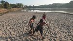 Duh! Debit Air Sungai Batanghari Menyusut