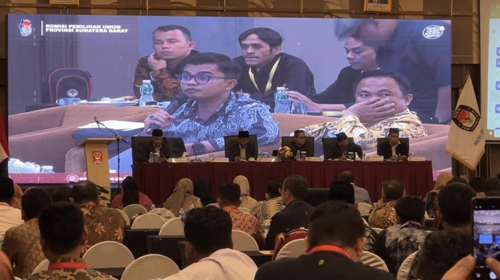Rekapitulasi PSU DPD RI di Sumbar. (Jeka Kampai/detikSumut)
