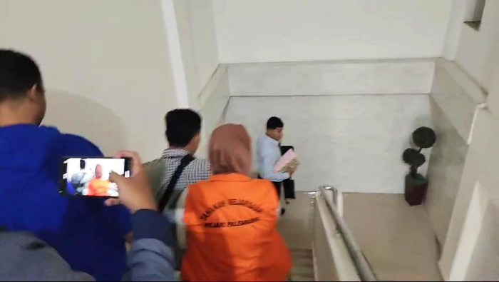 Tersangka K dibawa ke Lapas Perempuan di Jalan Merdeka Palembang.