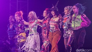 Girlband Kpop, XG (Xtraordinary Girls ) tampil dalam gelaran musik We The Fest 2024 di kompleks Gelora Bung Karno (GBK), Jakarta, Jumat (19/7/2024).