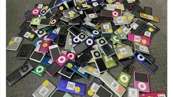 Detikers masih simpan iPod nggak nih? Foto: (NostalgiaFolder via Bored Panda).