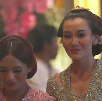 Dalam rangkaian prosesi adat menjelang pernikahannya, Aaliyah Massaid dan Thariq Halilintar menghadirkan momen sakral yang kental dengan nuansa Jawa. Berbagai acara tradisional seperti langkahan, pengajian, siraman, hingga tumpengan atau dulangan telah digelar dengan penuh khidmat. Foto: Dok. Instagram, Youtube Thariq Halilintar