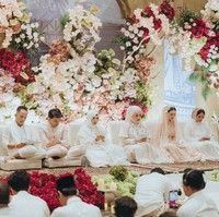 Aaliyah Massaid menggelar acara pengajian menjelang pernikahannya dengan Thariq Halilintar. Acara tersebut digelar pada Sabtu (20/7/24) dengan dihadiri oleh keluarga dan kerabat dekat kedua calon mempelai. Foto: Instagram/@aaliyah.massaid