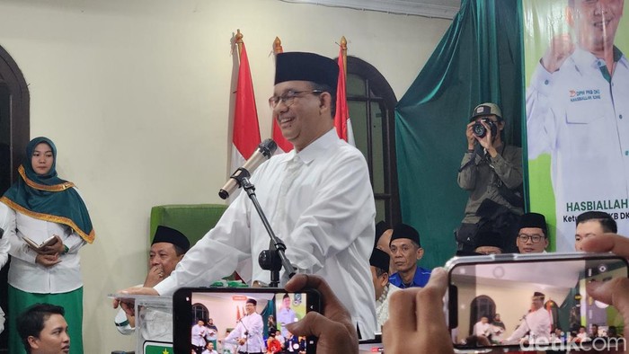 Anies Baswedan sapa Ariza Patria dalam sambutannya di Milad PKB Jakarta