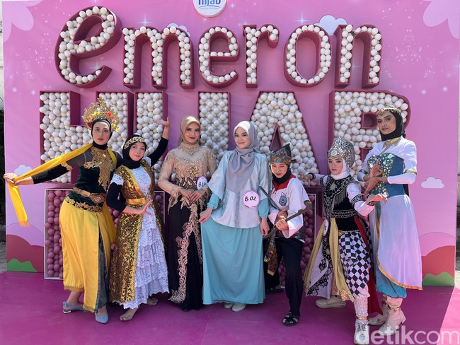 Para peserta tampil maksimal saat audisi Emeron Hijab Hunt 2024 di Bandung. Ada yang bernyanyi dan menampilkan suara emasnya, dakwah hingga tarian Bollywood. Foto: Dok. Gresnia/Wolipop.