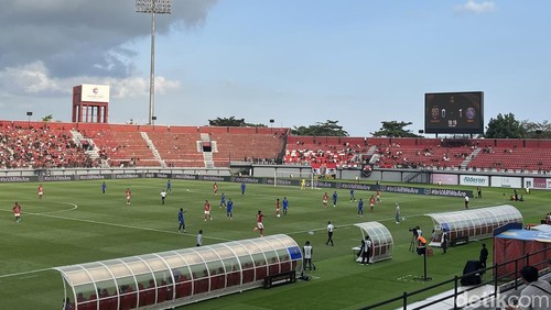 Bali United vs Arema FC pada laga Grub B Piala Presiden 2024, di Stadion I Wayan Dipta, Gianyar, Bali, Minggu (21/7/2024).