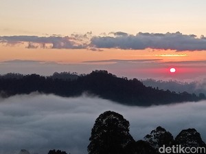 Serunya Petualangan Berburu Matahari Terbit di Lereng Gunung Batur