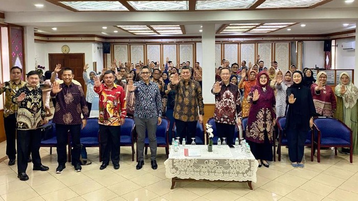 Kepala Badan Nasional Penanggulangan Terorisme Republik Indonesia (BNPT RI) Komjen Pol Mohammed Rycko Amelza Daniel melakukan kunjungan kerja ke Kinabalu, Malaysia. Dia menekankan perlunya meningkatkan resiliensi Warga Negara Indonesia (WNI) di Kinabalu dari ideologi kekerasan melalui konsep kebangsaan dan persatuan.