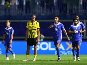 Dortmund Disikat 0-4 oleh Teerasil Dangda Cs