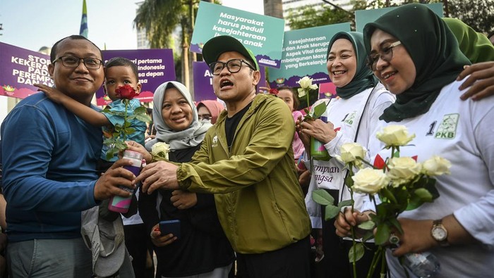Cak Imin Kampanyekan UU KIA di CFD Jakarta Perempuan Bangsa mengkampanyekan UU Kesejahteraan Ibu dan Anak (KIA) di CFD Jakarta, Minggu (21/7/2024). Wakil Ketua DPR yang juga Ketum PKB Muhaimin Iskandar menghadiri acara tersebut.