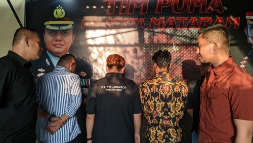 Empat pelaku penganiayaan dua pria saat menagih utang ditangkap polisi, Minggu (21/7/2024). (Ahmad Viqi/detikBali)