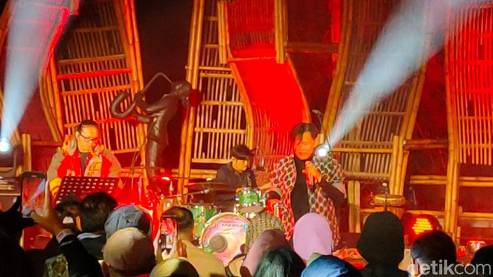 Festival musik Jazz Gunung 2024 yang dimulai dari Jumat (19-20/07/2024) bertepat di Hotel Jiwa Jawa di Desa Jetak, Kecamatan Sukapura, Kabupaten Probolinggo, berlangsung sangat meriah dan seru