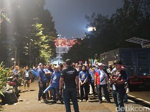 Final Proliga: Ribuan Fans Jakarta LavAni Allo Bank Birukan Senayan
