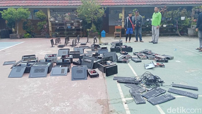 Keadaan SMPN 1 Palembang yang terdampak kebakaran, 3 ruangan dan 40 unit komputer terkena imbasnya