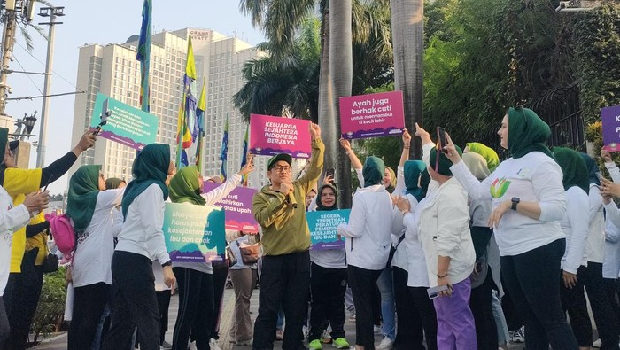 Ketum PKB Muhaimin Iskandar (Cak Imin) dan Perempuan Bangsa mengkampanyekan UU Nomor 4 Tahun 2024 tentang Kesejahteraan Ibu dan Anak di CFD Jakarta.