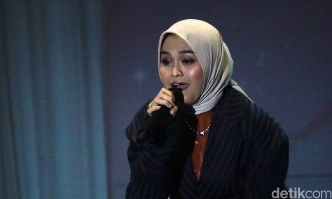 Salma Salsabil merupaka finals Hijab Hunt 2017. Pada 2024, Salma kembali ke panggung Hijab Hunt sebagai penyanyi yang kariernya telah melejit. Foto: Wisma Putra