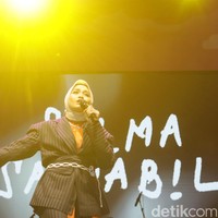 Salma Salsabil membawakan sederet lagu hitsnya, salah satunya Rumah yang memiliki makna mendalam. “Lagu ini buat anak-anak rantau seperti saya,” kata penyanyi asal Probolinggo, Jawa Timur itu. Foto: Wisma Putra
