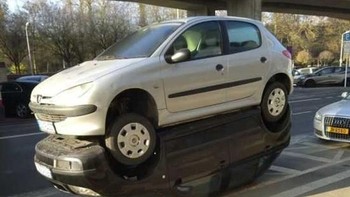 Sekilas saya pikir itu adalah refleksi. Foto: Brightside