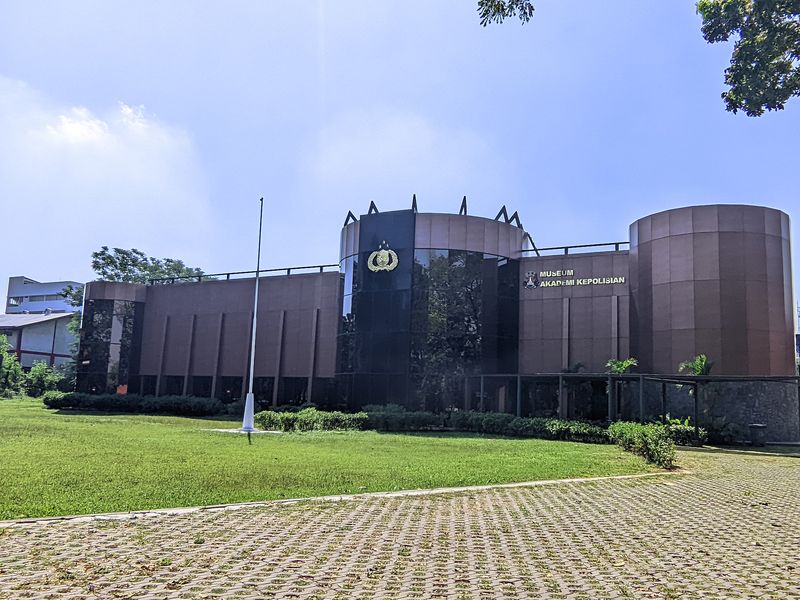 Museum Akademi Kepolisian S...                    </div>

                    <div class=