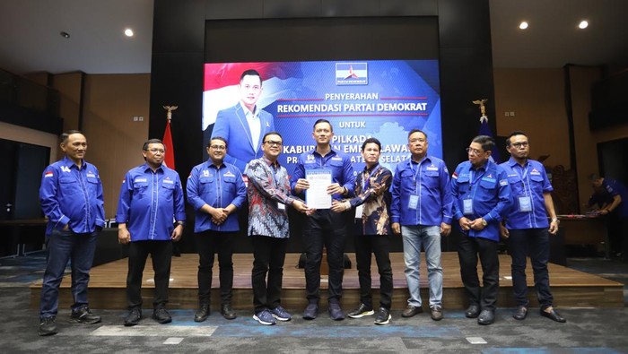 Pasangan bakal calon Bupati Empat Lawang Joncik Muhammad dan A Rifai terima Rekomendasi dari AHY
