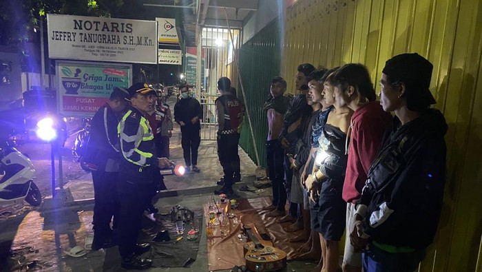 Pemuda di Jombang pesta arak saat diamankan