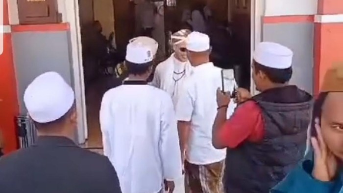 Penampakan video Fahim Mawardi bebas dari lapas