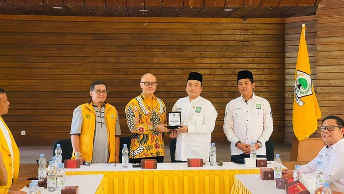 Penjajakan koalisi antara PKB dengan Golkar jelang Pilwakot Bandung 2024. Penjajakan koalisi antara PKB dengan Golkar jelang Pilwakot Bandung 2024.