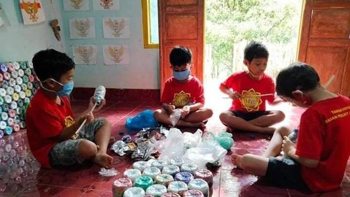 Pengolahan sampah di yayasan YOTI Bali yang dikelola Anik Sugiyanti, peraih Kalpataru 2024.