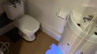 Selain itu, alih-alih toilet biasa, Omah Sultan mini memiliki kamar mandi yang dilengkapi shower sehingga selain untuk buang air, juga bisa digunakan untuk mandi. Foto: Dok. Juragan99 Trans