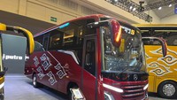 Ajang pameran otomotif GIIAS 2024 menjadi momentum bagi PO Juragan99 Trans untuk melakukan peluncuran armada baru. PO Juragan99 Trans memperkenalkan armada bus baru yang istimewa dengan tipe Jetbus 5MD, bus berukuran medium yang masuk ke dalam klasifikasi luxury class. Foto: Dok. Juragan99 Trans