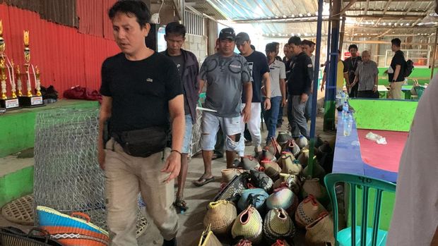 Polisi gerebek arena judi sabung ayam di Bekasi (Taufiq/detikcom)