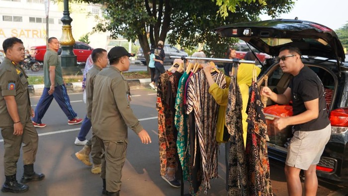 Tindakan Tegas Satpol PP Bogor Berhasil Usir 63 Pedagang Liar dari Area Stadion Pakansari