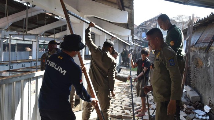Relokasi pasar daging sapi Jalan Arimbi Surabaya