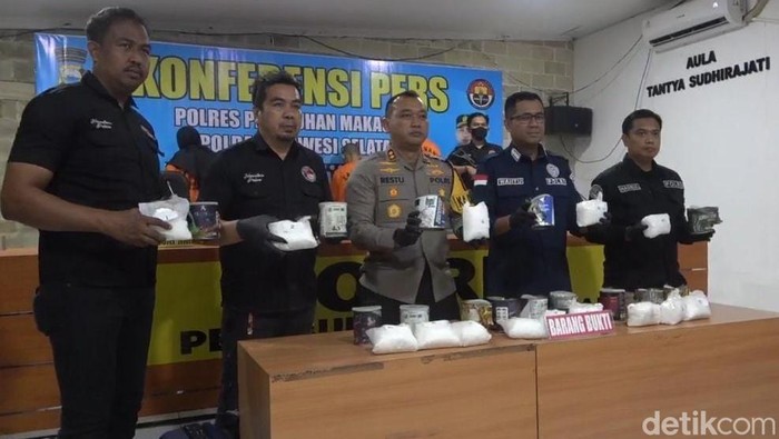 Rilis kasus narkoba jaringan internasional di Polres Pelabuhan Makassar.